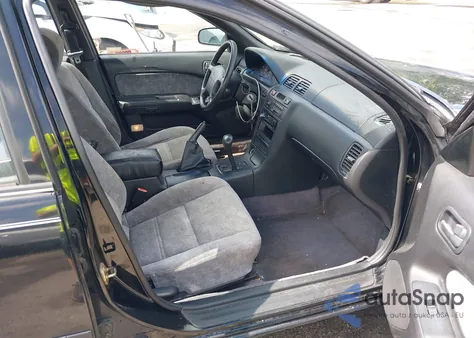 1998 Nissan Maxima Gle/Gxe/Se z USA, uszkodzony, nr VIN JN1CA21D4WT600277